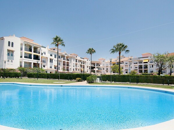 Water, Sky, Building, Plant, Daytime, Window, Swimming Pool, House, Tree, Condominium