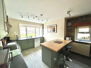 Large well-equipped kitchen: dishwasher, double oven, fridge, microwave