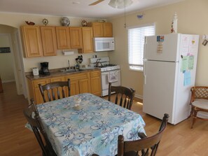 another view of spotless kitchen !