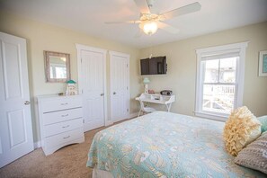 Queen Bedroom Lower Level