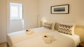A twin bedroom with a spacious wardrobe.
#twin #portugal #pt #lisbon