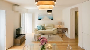 A lovely living room with lots of light.
#comfort #portugal #pt #lisbon