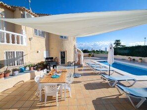 Möbel, Schwimmbad, Gartenmöbel, Stuhl, Regenschirm, Resort, Schatten, Freizeit, Markise, Tisch Im Freien