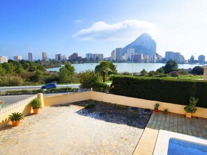Propriété, Immobilier, Bâtiment, Piscine, Toit, Architecture, Ciel, Biens, Zone Résidentielle, Aménagement Paysager