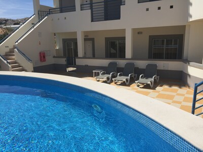 Apartamento junto a la piscina en Salema, Algarve occidental