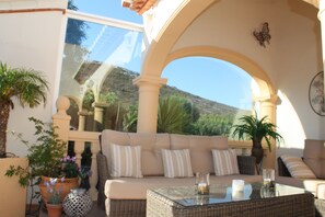 Seating area Naya