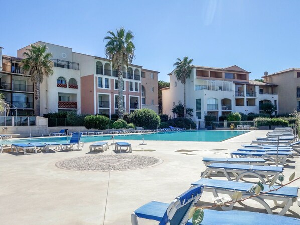 Eigentum, Gebäude, Resort, Schwimmbad, Grundeigentum, Wohnung, Hotel, Eigentumswohnung, Mischnutzung, Wohngebiet