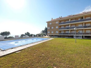 Property, Building, Architecture, Real Estate, Apartment, Swimming Pool, House, Sky, Grass, Residential Area