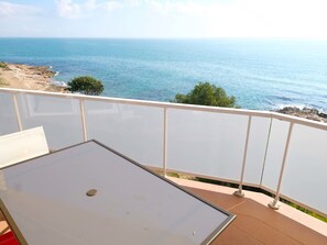 Property, Balcony, House, Sky, Real Estate, Apartment, Room, Vacation, Architecture, Sea