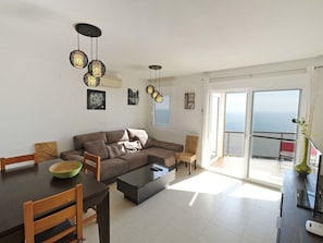Property, Room, Building, Interior Design, House, Furniture, Floor, Living Room, Ceiling, Real Estate