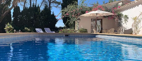 Villa La Cortijera, piscine privée, 8 personnes, calme, chiens admis