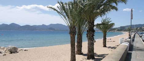 Bienvenue à CANNES avec ses plages, son Suquet et son Palais des Festivals 