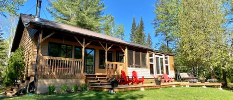 Extérieur face au lac
Terrasse pour relaxer et admirer le lac