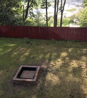 Large fire pit - chairs for pit not shown (8)