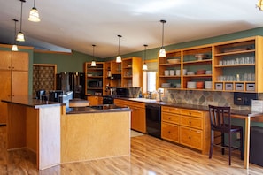 Full kitchen