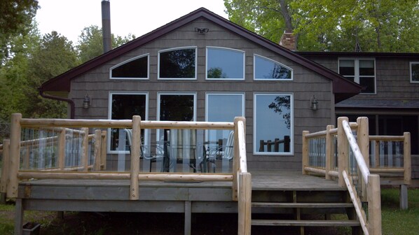 Panoramic water side deck,wheelchair access,patio set. Great room water views