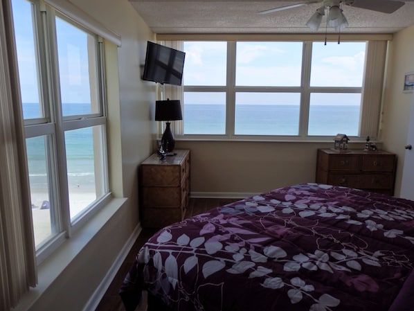 You can wake up looking at the ocean from the great end unit views.