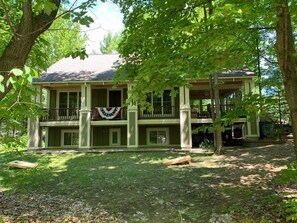 Beautiful home, year round