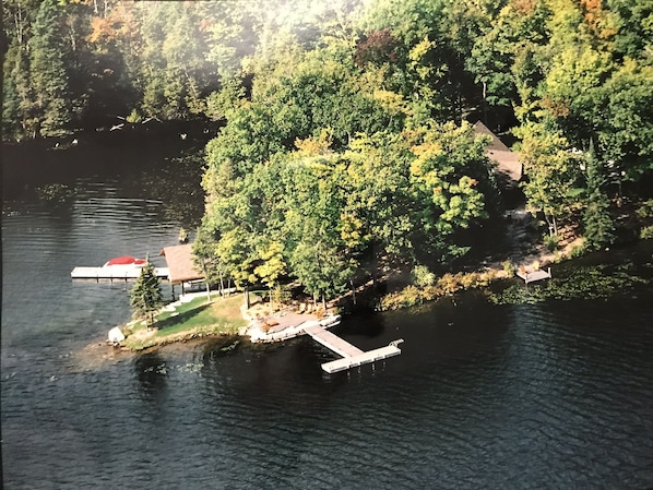 Private. 900ft of shoreline. 3 Docks. Excellent Swimming Conditions