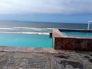 pool and jaccuzzi, the jaccuzzi its only available the weekends