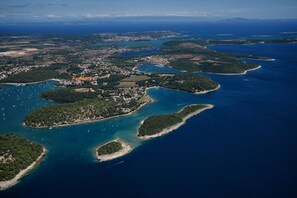 Place Kastanjez (marked orange) in the archipelago of Southern Istra