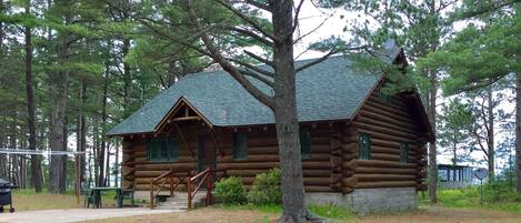 Superior Beach Log Cabin on Lake Superior!