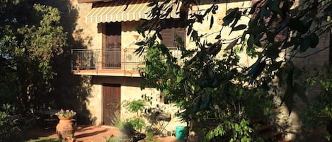 Villa la Pace is located in a wooded tranquil setting.