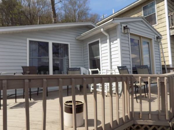 Deck space with plenty of room to kick back with friends & watch the boats go by