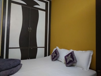 AC room at Hotel Viraat Inn(near Gaya Railway Station)