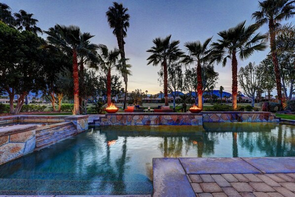 Legends is located in PGA West and boasts a resort-style backyard with fire features and a beautiful golf course & mountain view.