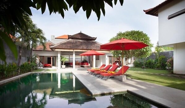 3 Bedroom Tropical Garden Villa, Legian>