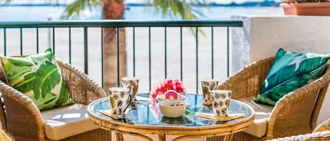 Schöne Wohnung mit Terrasse am Strand von Alcudia.