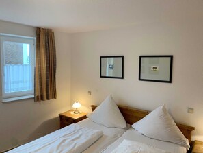 schöne und großzügige Ferienwohnung für bis zu 4 Personen und Hund, Haus Lobster Whg. 03, Ortsteil Bad, 1. OG, unmittelbare Nähe zur Seebrücke und Zentrum