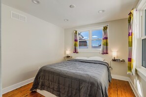 Comfy queen bed in 2nd bedroom