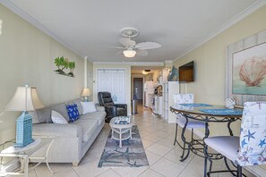 Living Room | Free WiFi | Cable TV | Central A/C