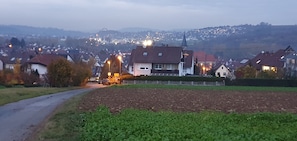 Wohnhaus  am Orts-und Feld Rand.
Malerische  Vaihingen-Enz Enzweihingen Blick. 