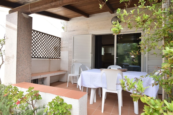 Outdoor dining