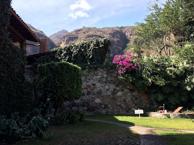 Hermosa Casa Sola y Privada con Alberca en Centro de Malinalco, México.