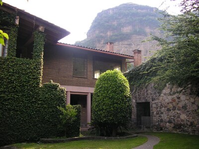 Hermosa Casa Sola y Privada con Alberca en Centro de Malinalco, México.