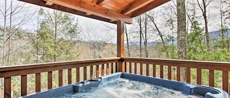 Gatlinburg Vacation Rental | 3BR | 3BA | 1,694 Sq Ft | Stairs Required