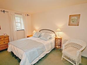 Double bedroom | Boosley Grange Cottage, Fawfieldhead, nr. Buxton