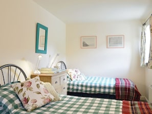 Twin bedroom | Boosley Grange Cottage, Fawfieldhead, nr. Buxton
