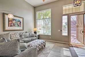 Living Room | Sleeper Sofa | Free WiFi | Central A/C