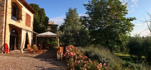 The terrace of Il Visciolo and the garden
