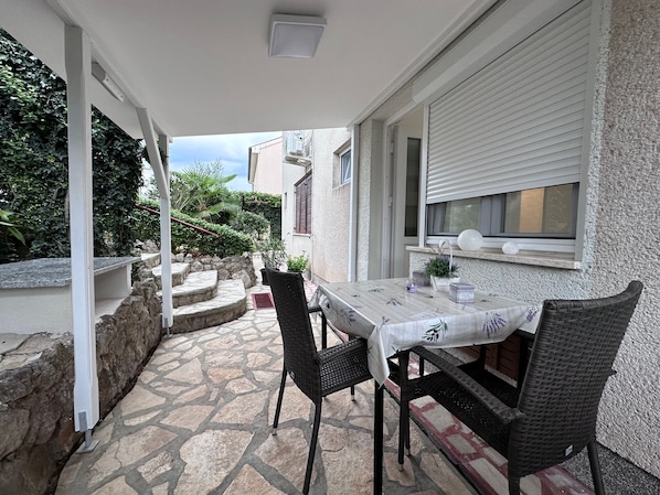 Outdoor dining
