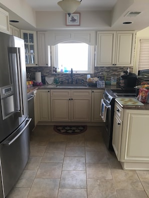Kitchen with Oven, Jenn-Air Cooktop, Microwave, LG Refrigerator