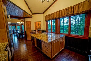 Gourmet Kitchen - Views Of Keystone & Forest