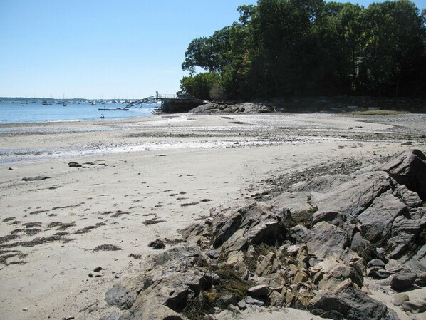 Underwood Cove/Beach - a short walk away - great for kayak or SUP!