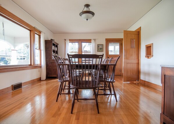 Dining Room With Seats For 10