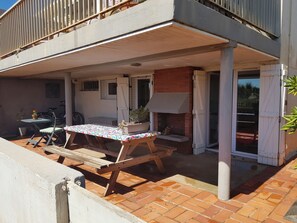 Au rez de chaussée d'une maison sur la plage. Plafond à 1.98 m